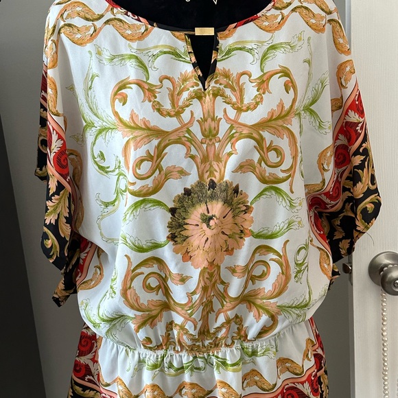 Beautiful Blouse - Picture 6 of 8